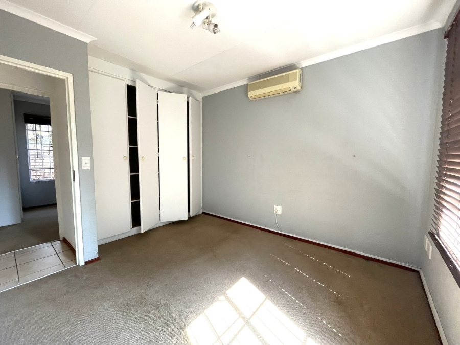 3 Bedroom Property for Sale in Die Hoewes Gauteng