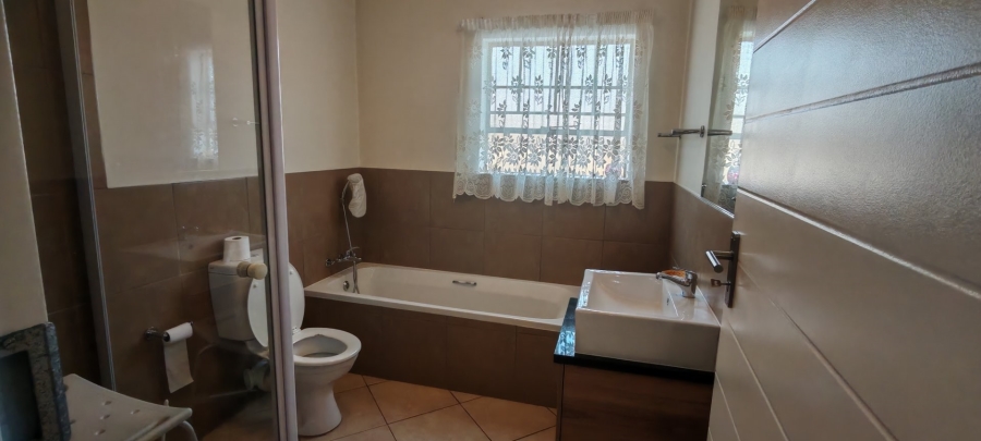 3 Bedroom Property for Sale in Monavoni Gauteng