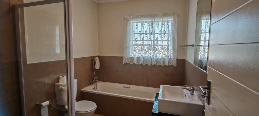 3 Bedroom Property for Sale in Monavoni Gauteng