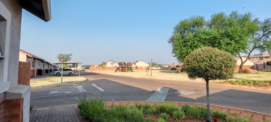 3 Bedroom Property for Sale in Monavoni Gauteng