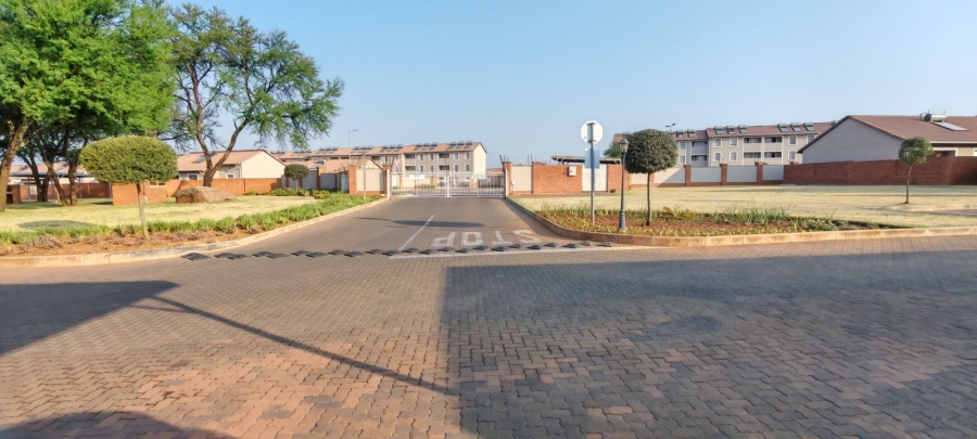 3 Bedroom Property for Sale in Monavoni Gauteng