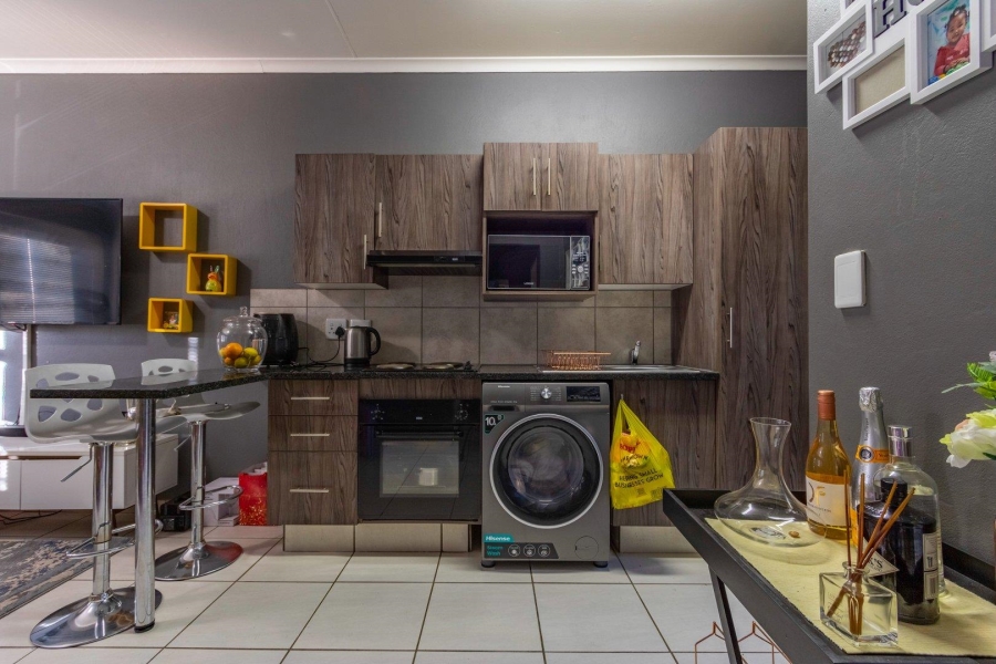 To Let 2 Bedroom Property for Rent in Crystal Park Gauteng