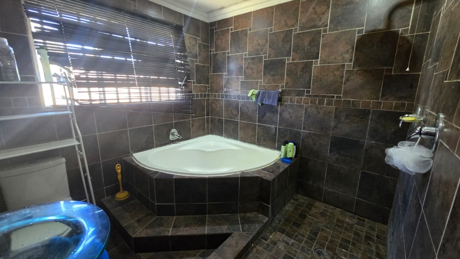 To Let 4 Bedroom Property for Rent in Mnandi Gauteng