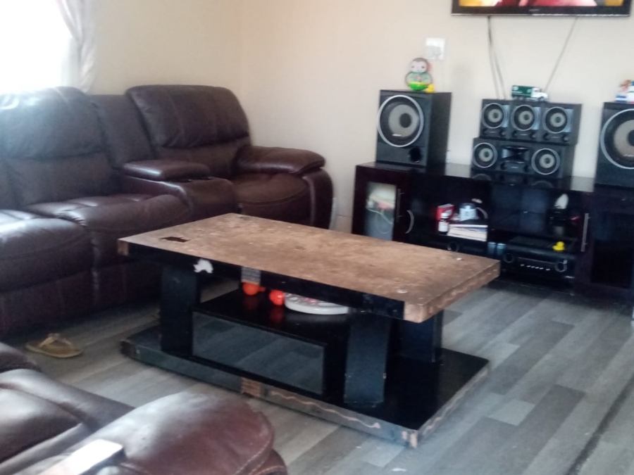 To Let 2 Bedroom Property for Rent in Rosettenville Gauteng