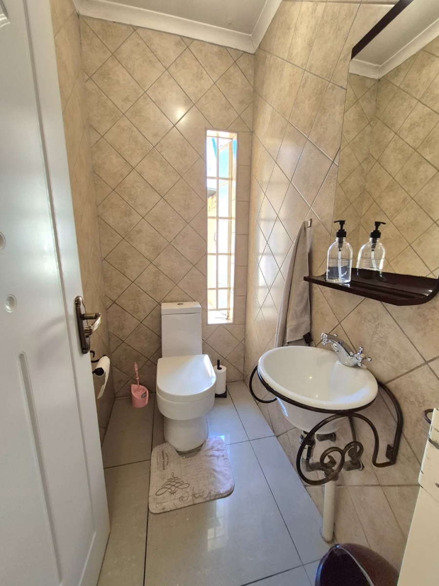 To Let 5 Bedroom Property for Rent in Randpark Ridge Gauteng