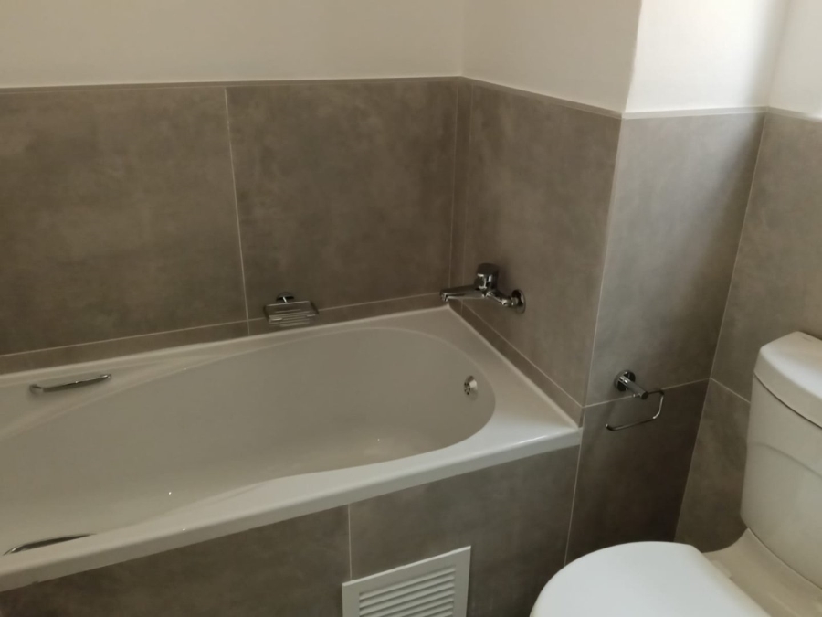 2 Bedroom Property for Sale in North Riding Gauteng