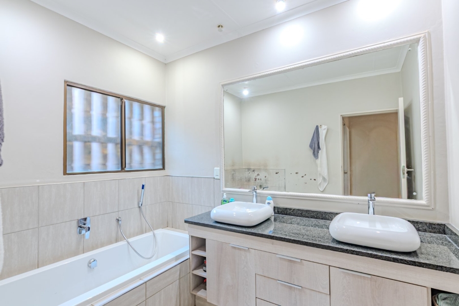 3 Bedroom Property for Sale in Waterkloof Ridge Gauteng