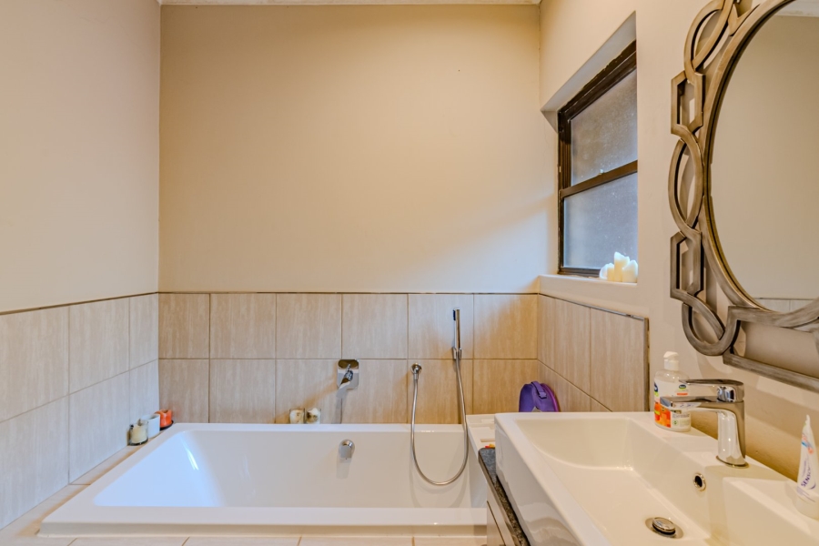3 Bedroom Property for Sale in Waterkloof Ridge Gauteng