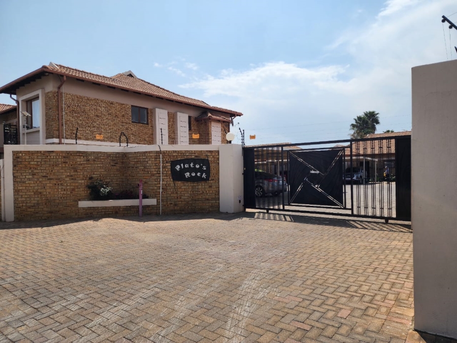 2 Bedroom Property for Sale in Sonneveld Gauteng