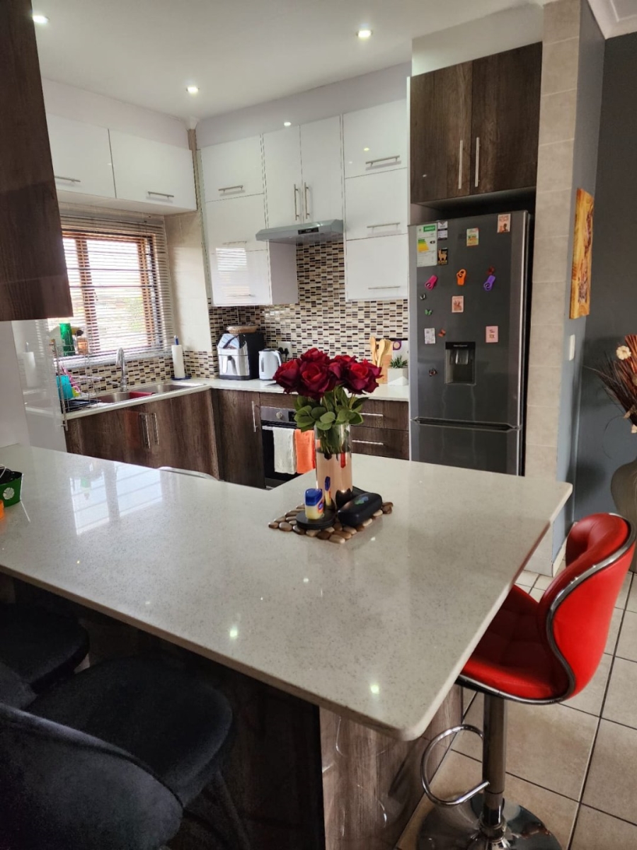 2 Bedroom Property for Sale in Sonneveld Gauteng