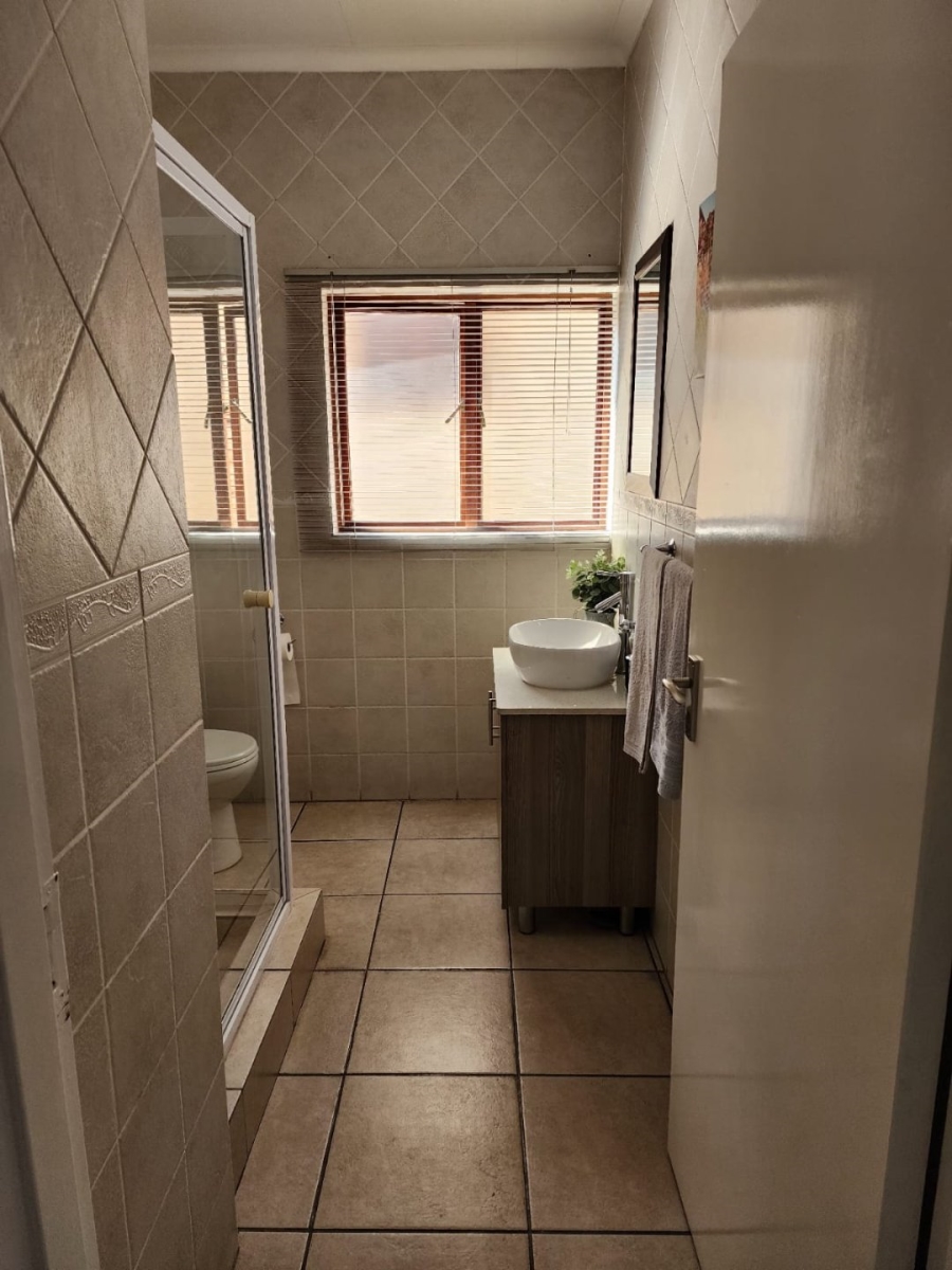 2 Bedroom Property for Sale in Sonneveld Gauteng