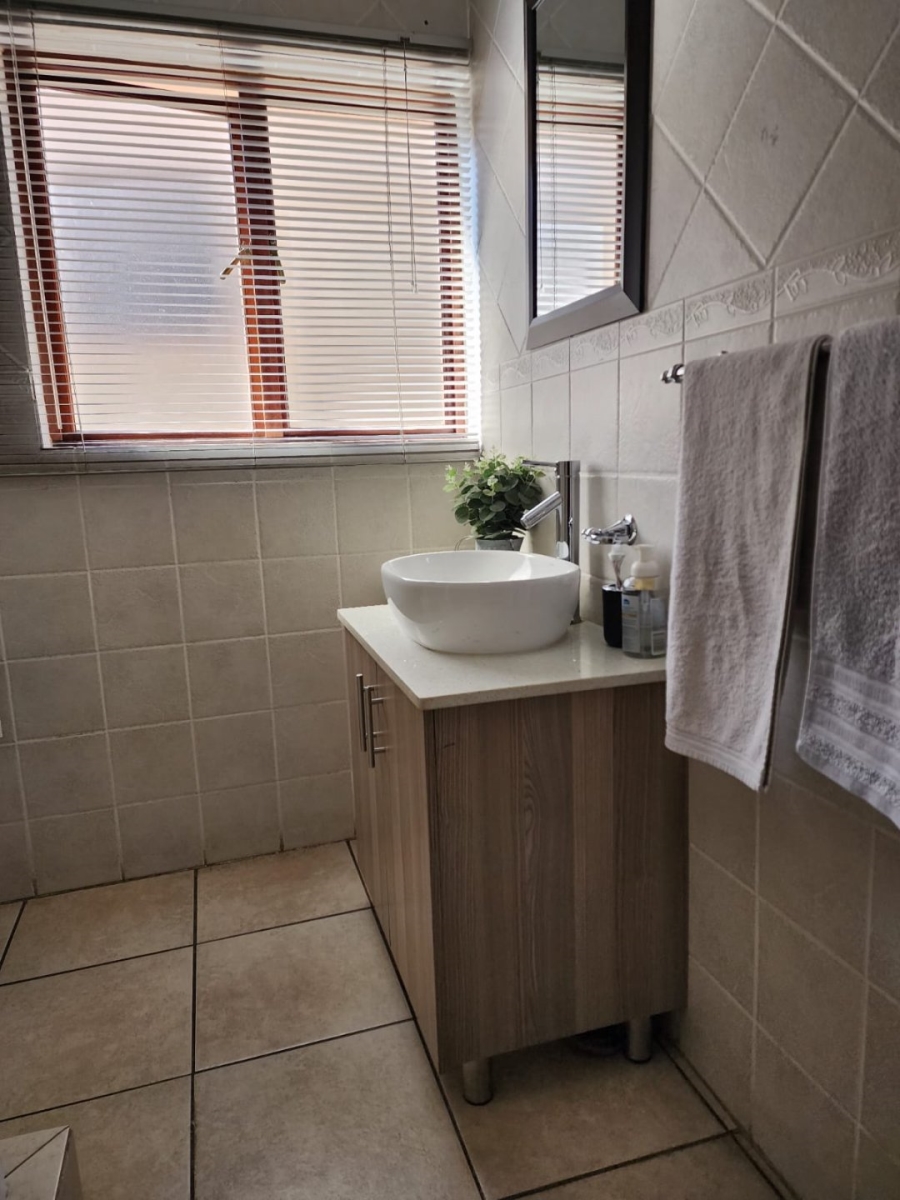 2 Bedroom Property for Sale in Sonneveld Gauteng