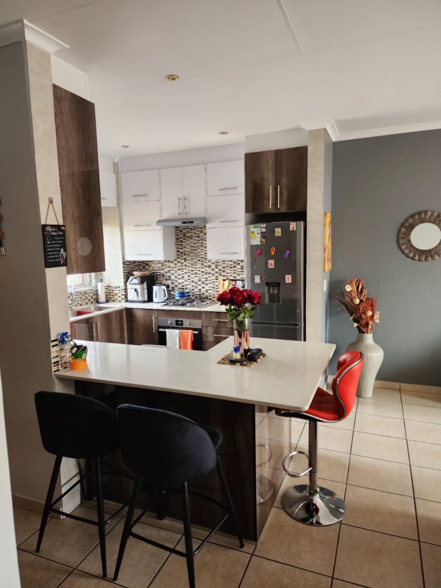 2 Bedroom Property for Sale in Sonneveld Gauteng