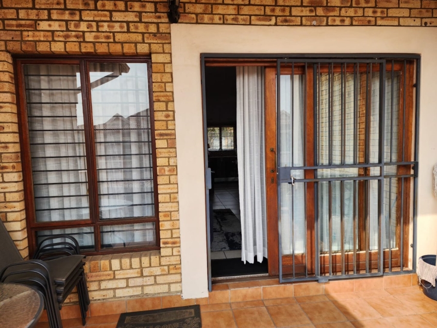 2 Bedroom Property for Sale in Sonneveld Gauteng