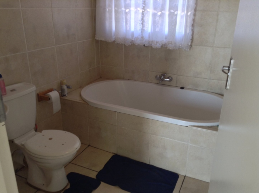 2 Bedroom Property for Sale in Vanderbijlpark CW 5 Gauteng