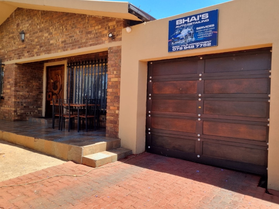 5 Bedroom Property for Sale in Laudium Gauteng