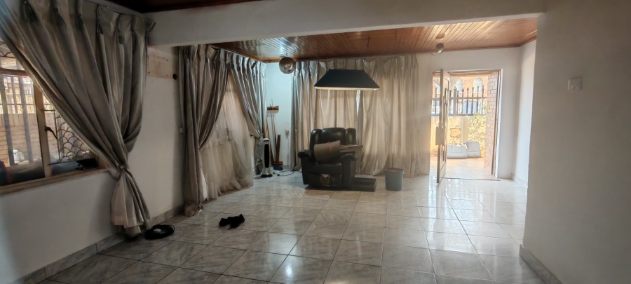 5 Bedroom Property for Sale in Laudium Gauteng