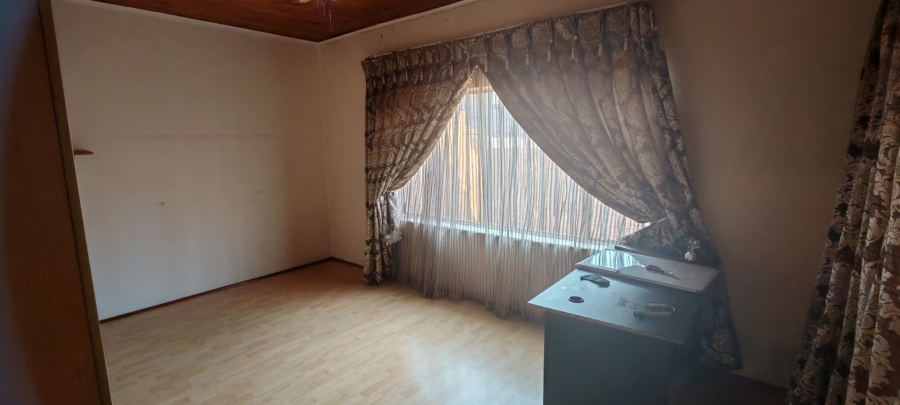 5 Bedroom Property for Sale in Laudium Gauteng