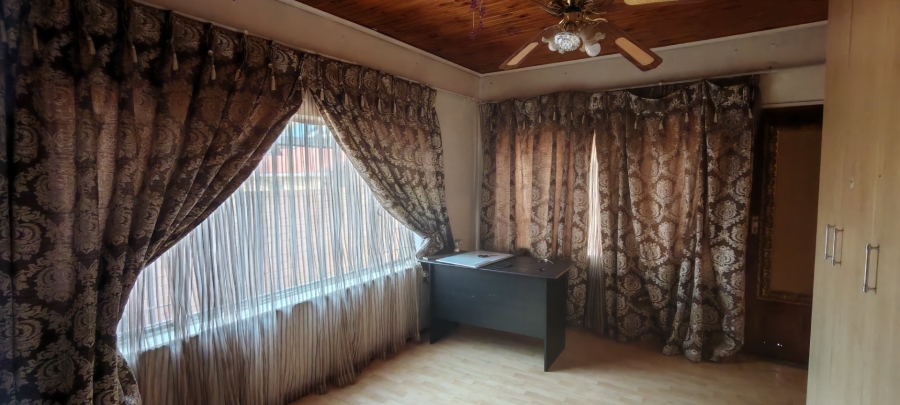 5 Bedroom Property for Sale in Laudium Gauteng