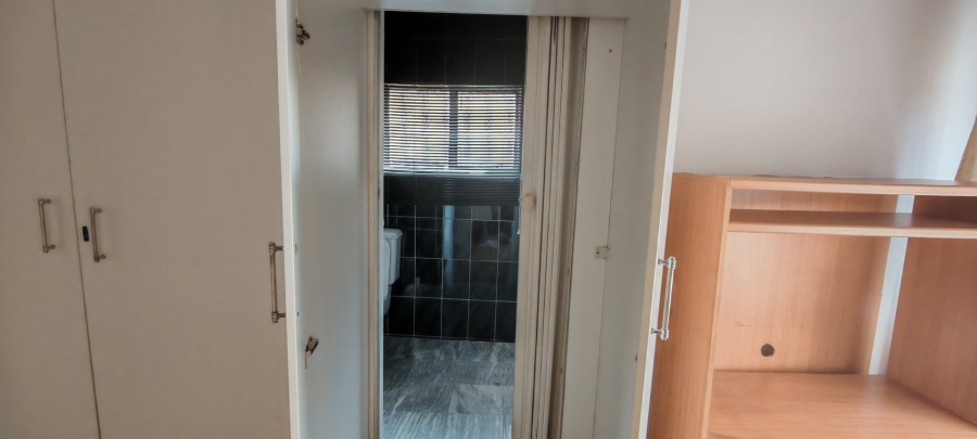 5 Bedroom Property for Sale in Laudium Gauteng