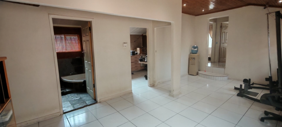 5 Bedroom Property for Sale in Laudium Gauteng