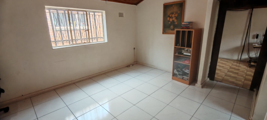5 Bedroom Property for Sale in Laudium Gauteng
