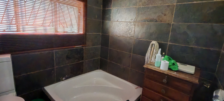 5 Bedroom Property for Sale in Laudium Gauteng
