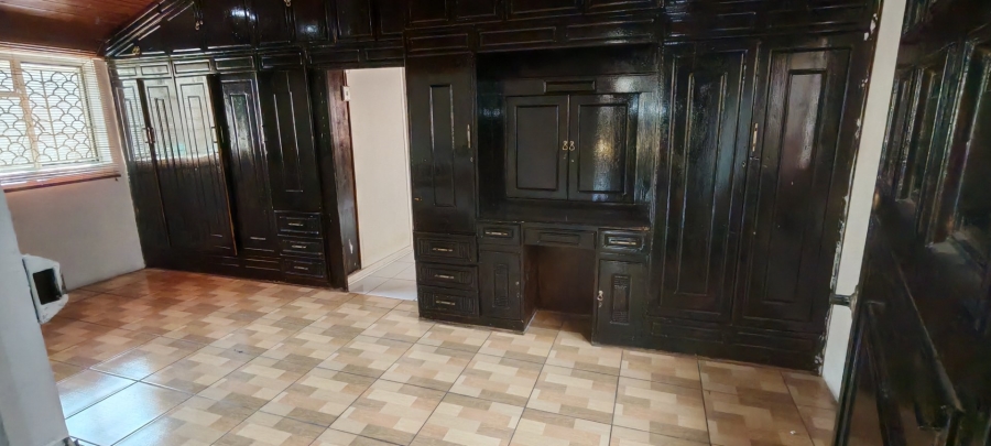 5 Bedroom Property for Sale in Laudium Gauteng