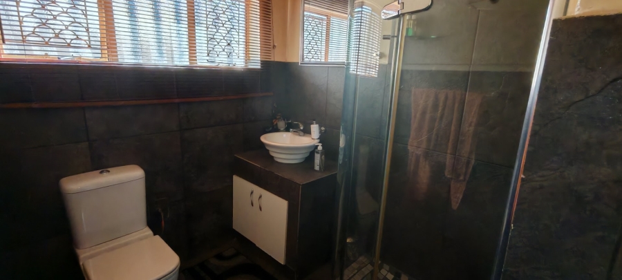 5 Bedroom Property for Sale in Laudium Gauteng