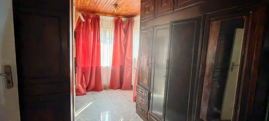 5 Bedroom Property for Sale in Laudium Gauteng