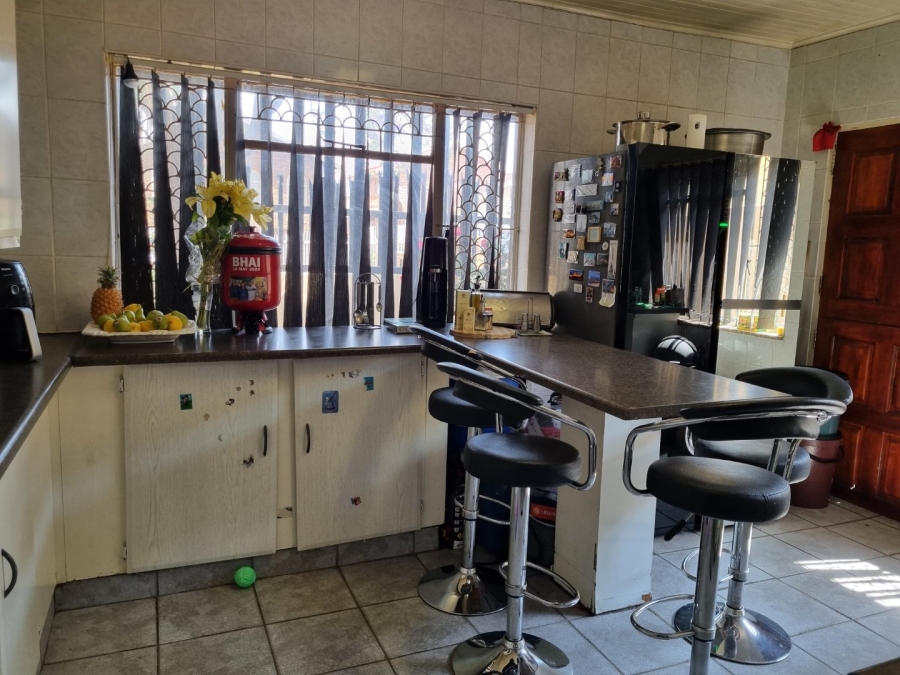 5 Bedroom Property for Sale in Laudium Gauteng