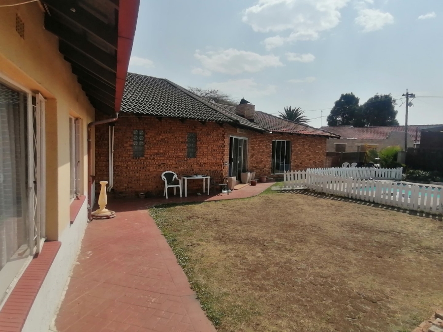 4 Bedroom Property for Sale in Verwoerdpark Gauteng