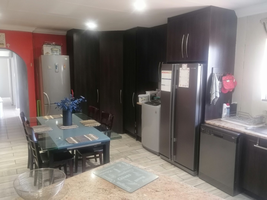 4 Bedroom Property for Sale in Verwoerdpark Gauteng