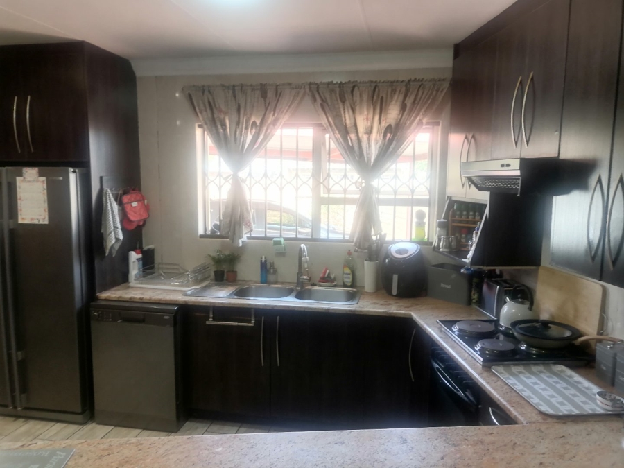 4 Bedroom Property for Sale in Verwoerdpark Gauteng