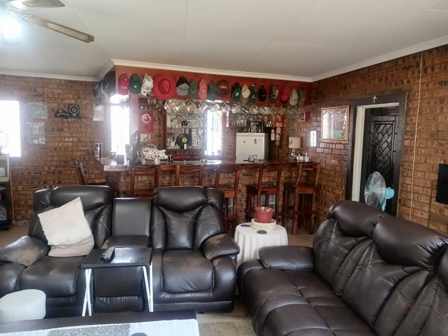 4 Bedroom Property for Sale in Verwoerdpark Gauteng