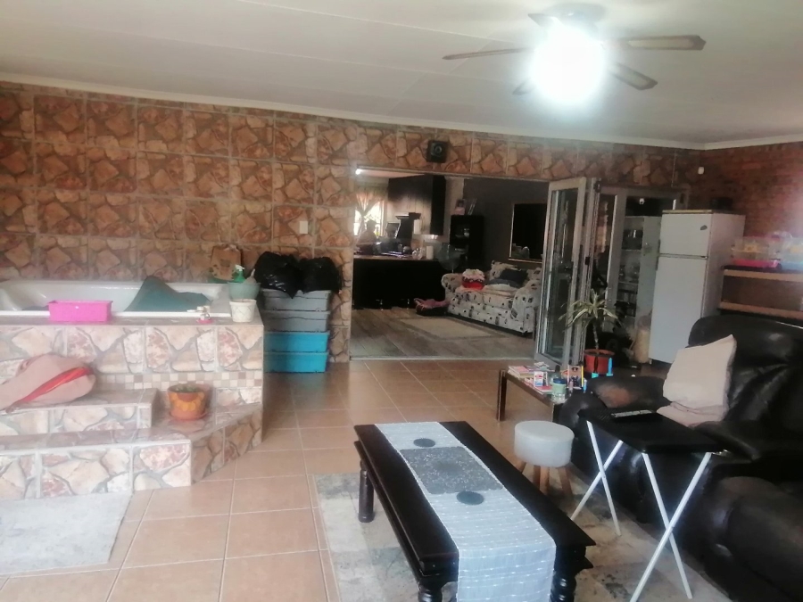 4 Bedroom Property for Sale in Verwoerdpark Gauteng