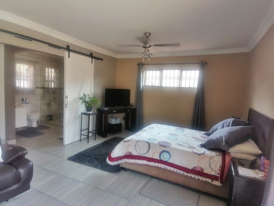 4 Bedroom Property for Sale in Verwoerdpark Gauteng