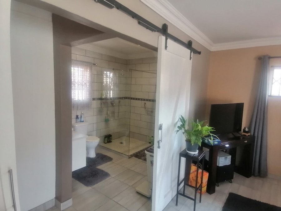 4 Bedroom Property for Sale in Verwoerdpark Gauteng