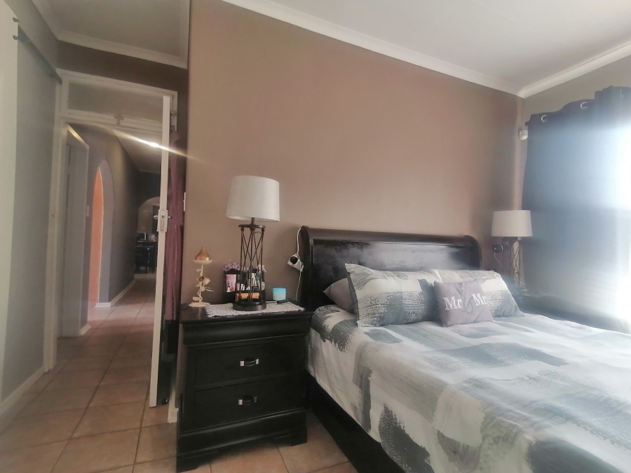 4 Bedroom Property for Sale in Verwoerdpark Gauteng