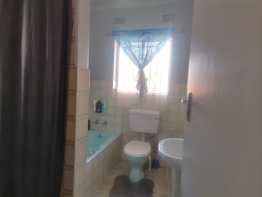 4 Bedroom Property for Sale in Verwoerdpark Gauteng