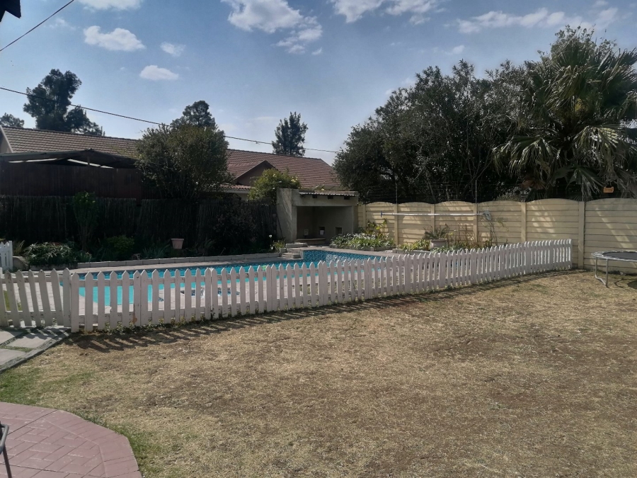 4 Bedroom Property for Sale in Verwoerdpark Gauteng