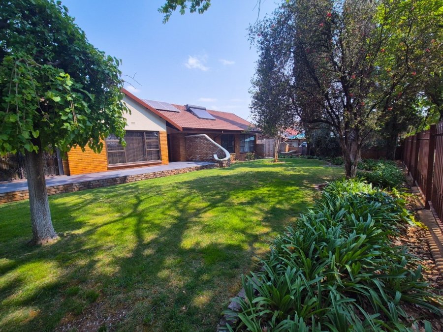 3 Bedroom Property for Sale in Flora Gardens Gauteng