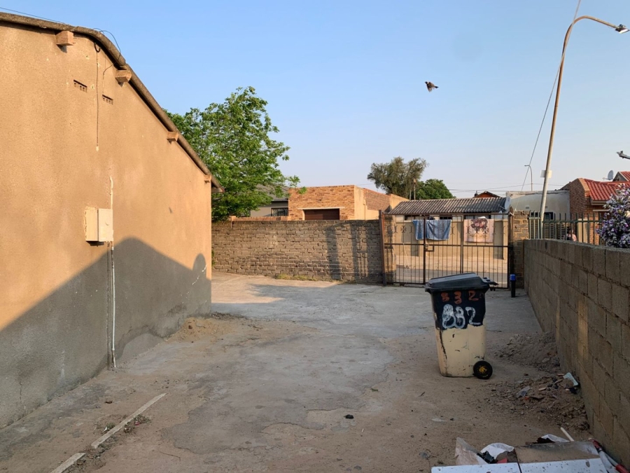 2 Bedroom Property for Sale in Diepkloof Zone 1 Gauteng