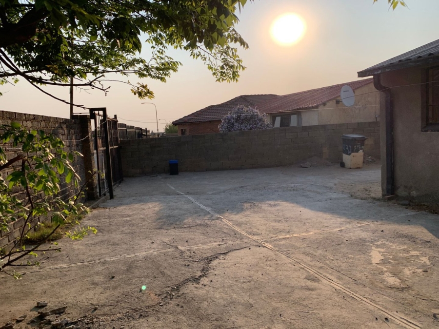 2 Bedroom Property for Sale in Diepkloof Zone 1 Gauteng