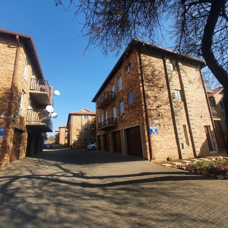 1 Bedroom Property for Sale in Silver Lakes Gauteng