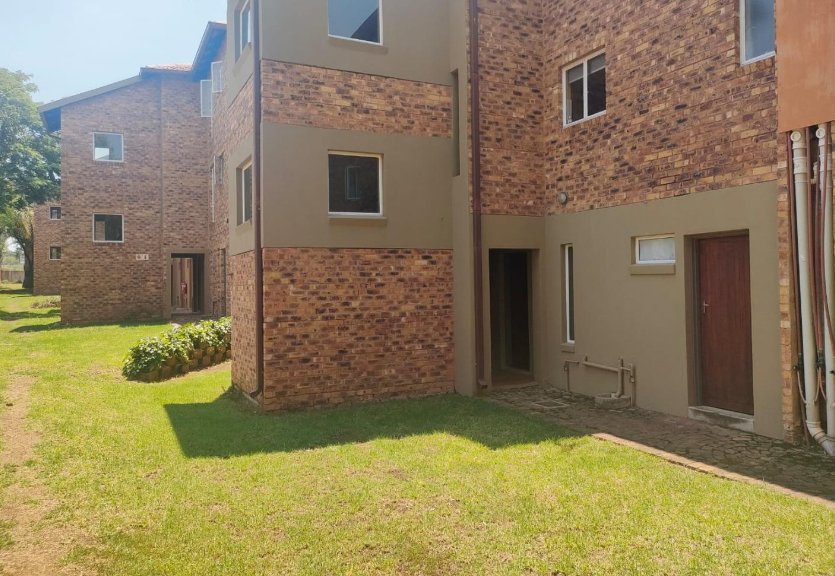 1 Bedroom Property for Sale in Silver Lakes Gauteng