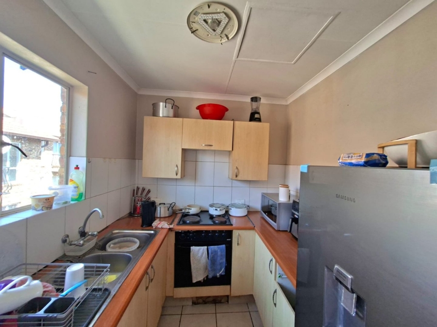 1 Bedroom Property for Sale in Silver Lakes Gauteng