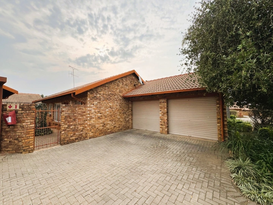 2 Bedroom Property for Sale in Amberfield Gauteng