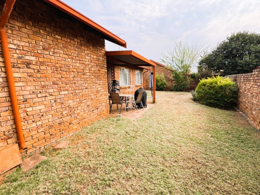 2 Bedroom Property for Sale in Amberfield Gauteng