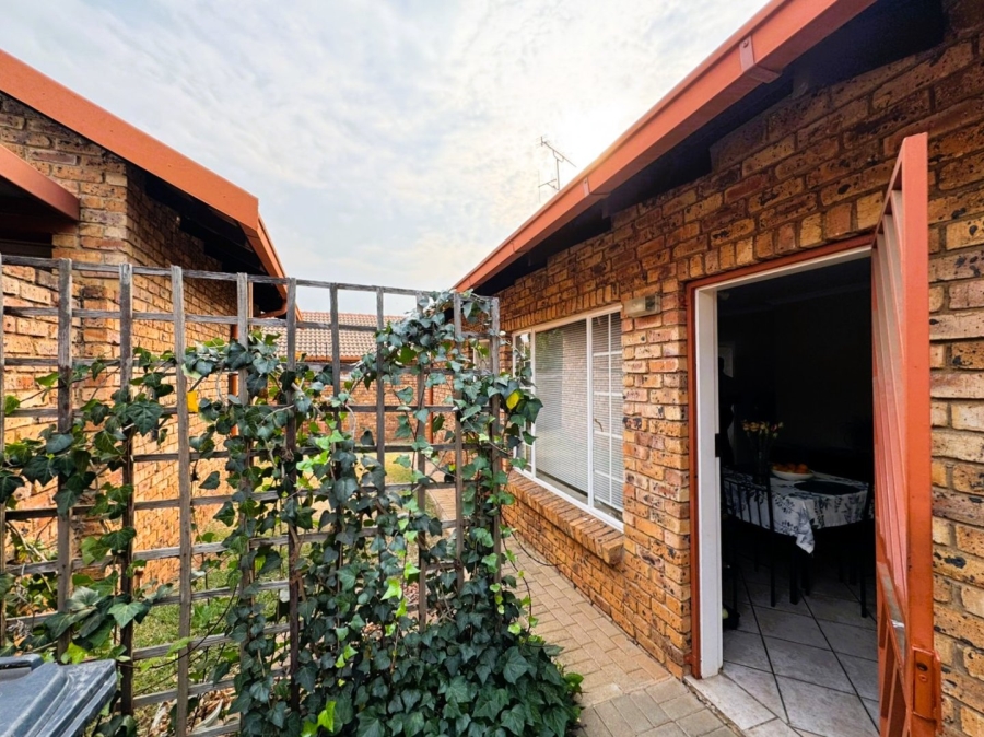 2 Bedroom Property for Sale in Amberfield Gauteng